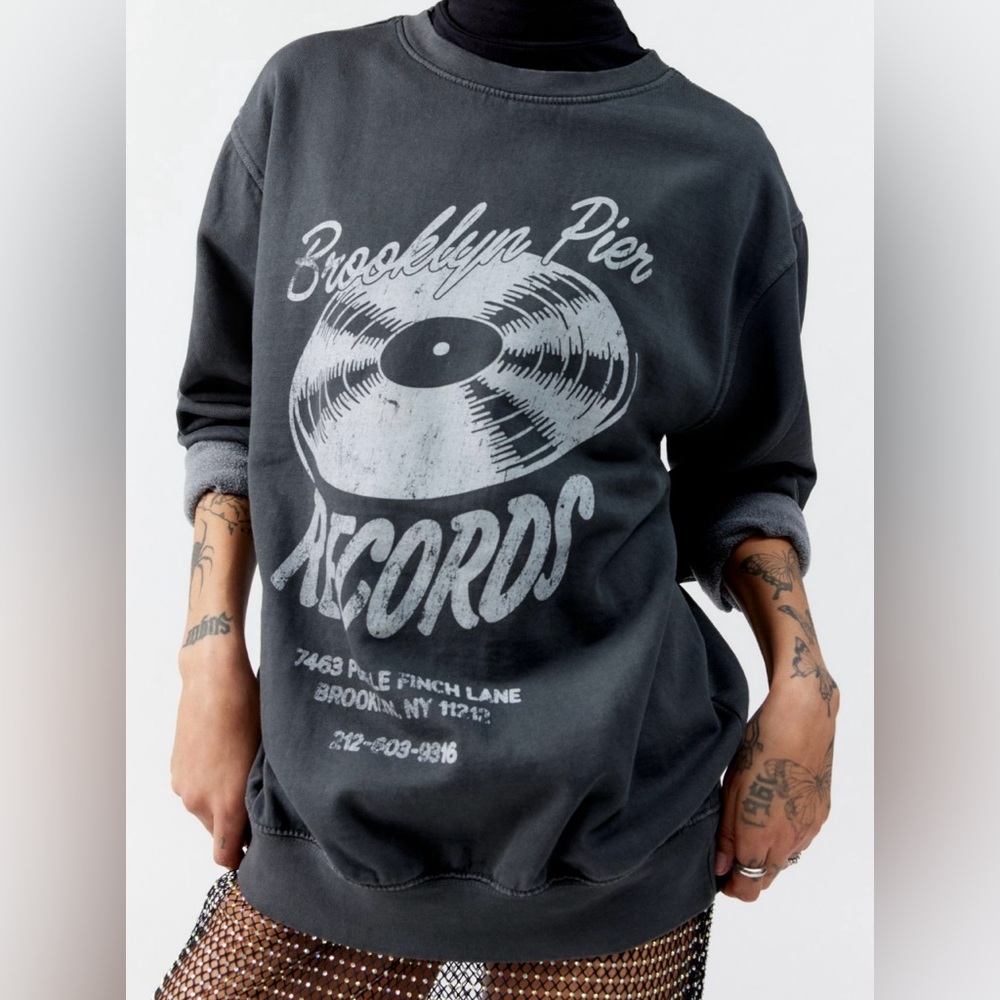 Urban Outfitters Sweatshirt VINTAGE LOOK - Picture 2 of 5